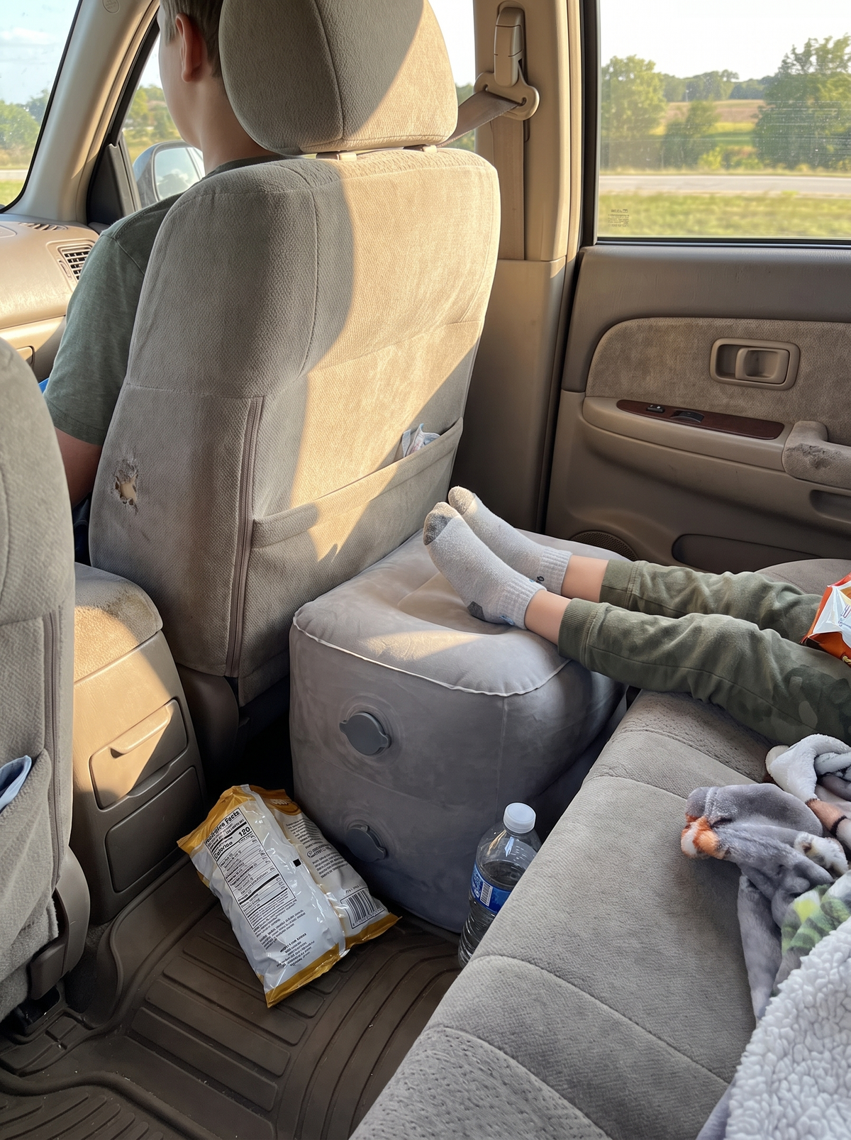 Laurent Well Inflatable Foot Rest Pillow for Travel, Quiet, Quick Inflation